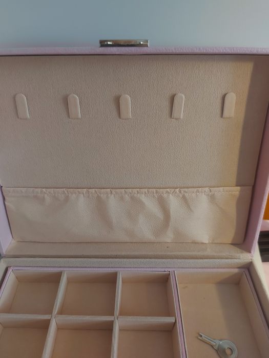 Шкатулка большая.