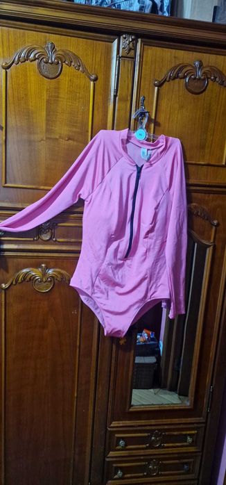 Vand costum de baie cu maneca