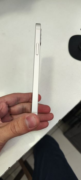 Iphone 12.  ideal