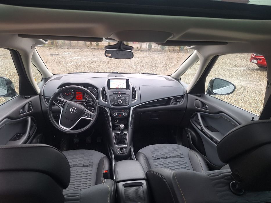 Vand sau schimb Opel Flexivan 2.0 165 cp an 2013