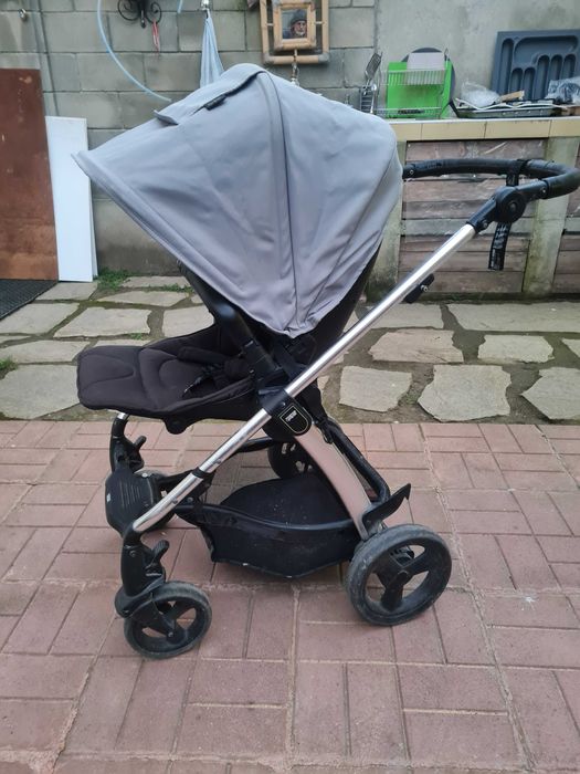 Детска количка „Бащи, майки, татковци“