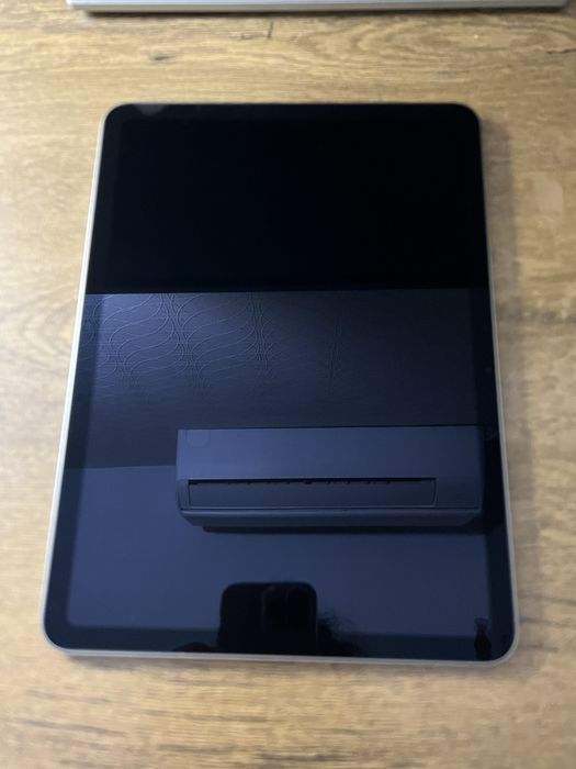iPad Air M2 128GB перфектен