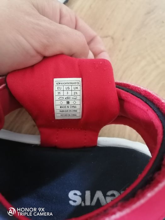 Сандали levs и сандали reebok