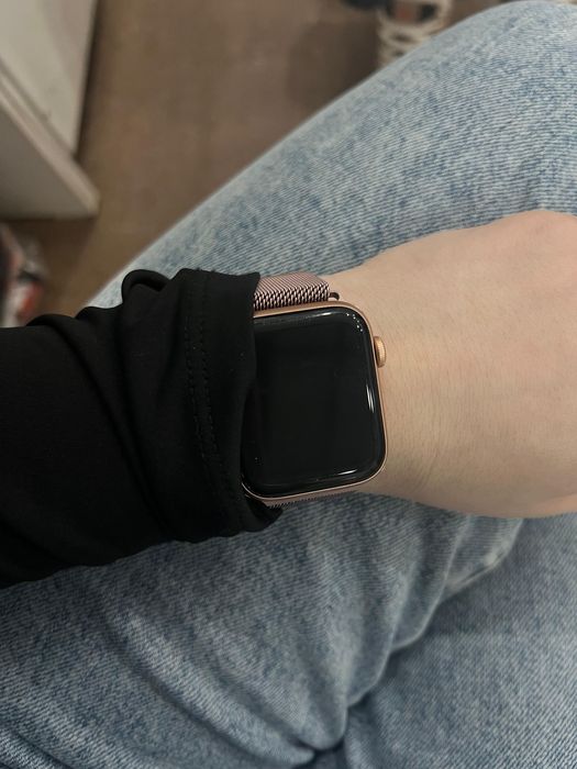 Продам Apple Watch SЕ 44мм