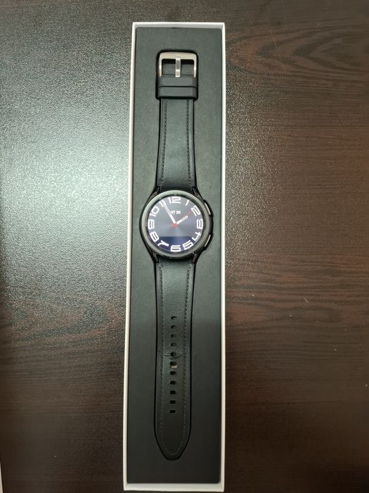 Samsung Galaxy Watch 6 Classic 43 mm + 4 верижки + 3 протектора + безел