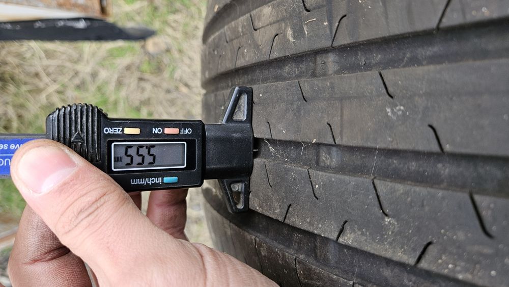 2бр гуми 235 55 17 дот 23 континентал continental