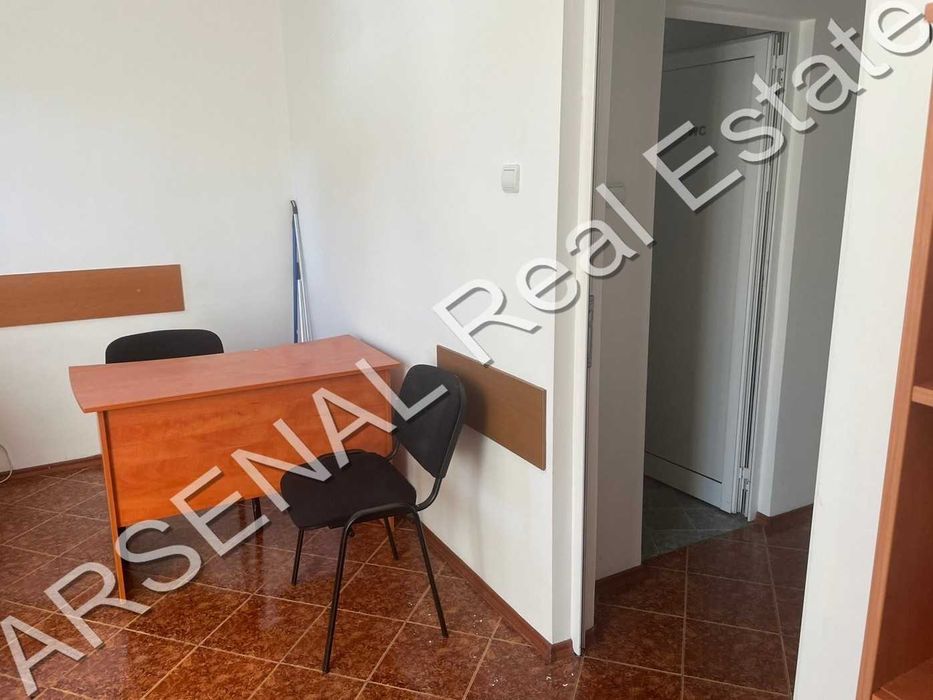 Офис под наем, Център