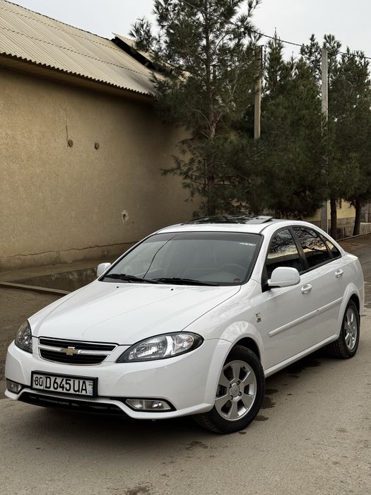 Gentra avtomat sotiladi