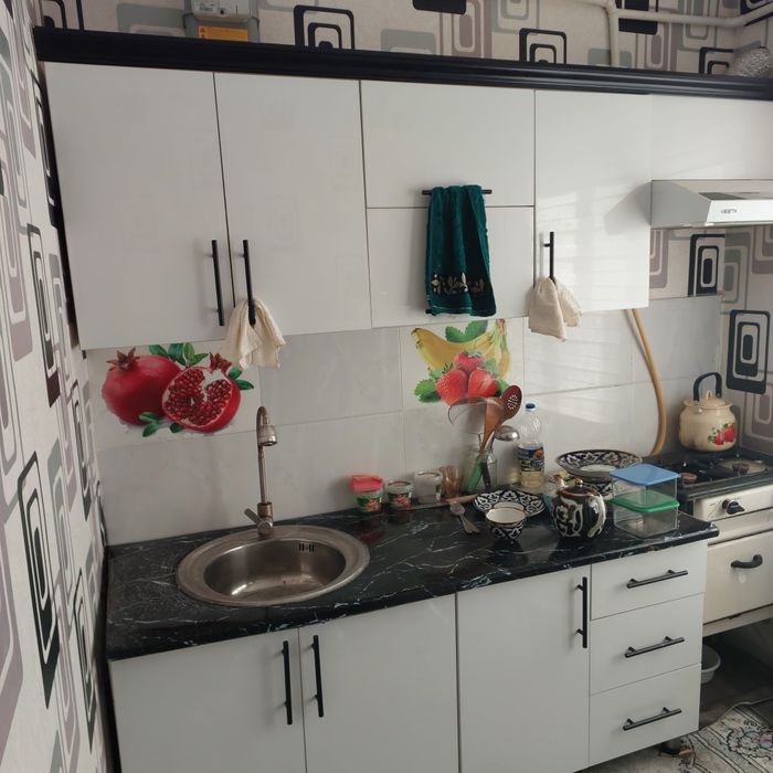 Квартира сотилади 1 хонали 4 етажли домни  1-етажида лучевой ахмад чиз