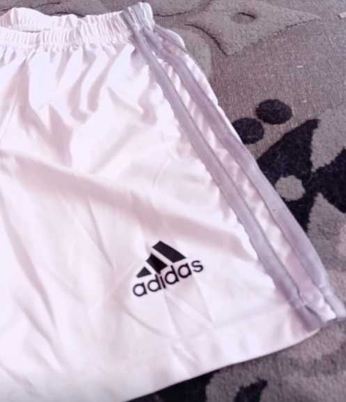 Оригинални детски къси панталонки на Реал Мадрид - размер 140