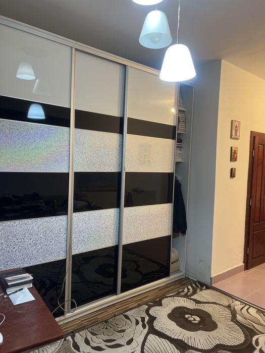 Vind dulap dresing pe sină ,model deosebit,lucios,3usi culis