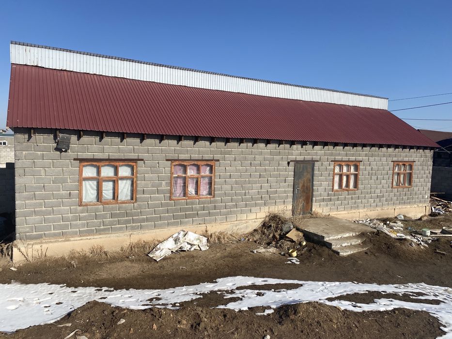 Продается не достроенный дом.