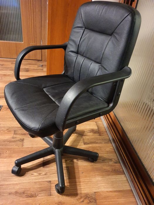 Офис стол употребяван в добро състояние