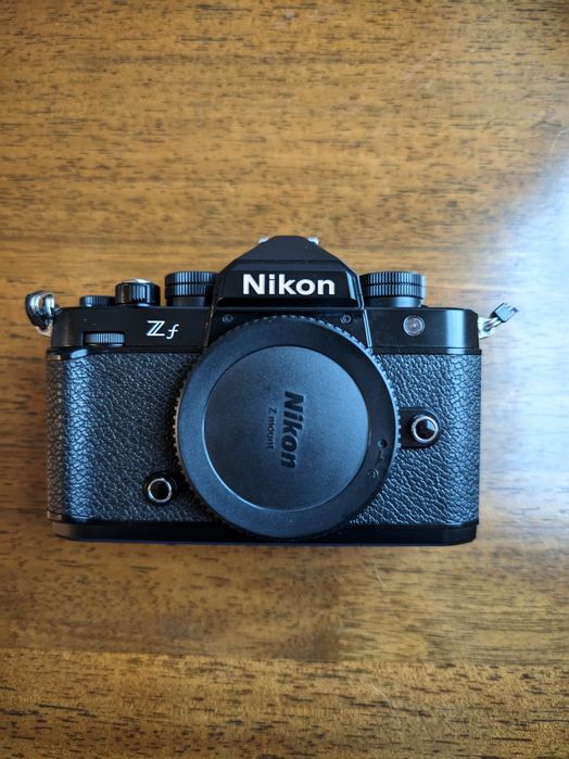 Продавам Nikon ZF с оставаща гаранция до 11.2026г.