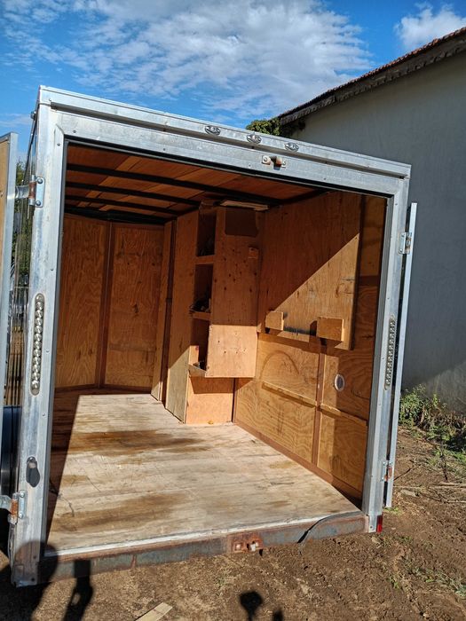 Ремарке фургон за автомобил