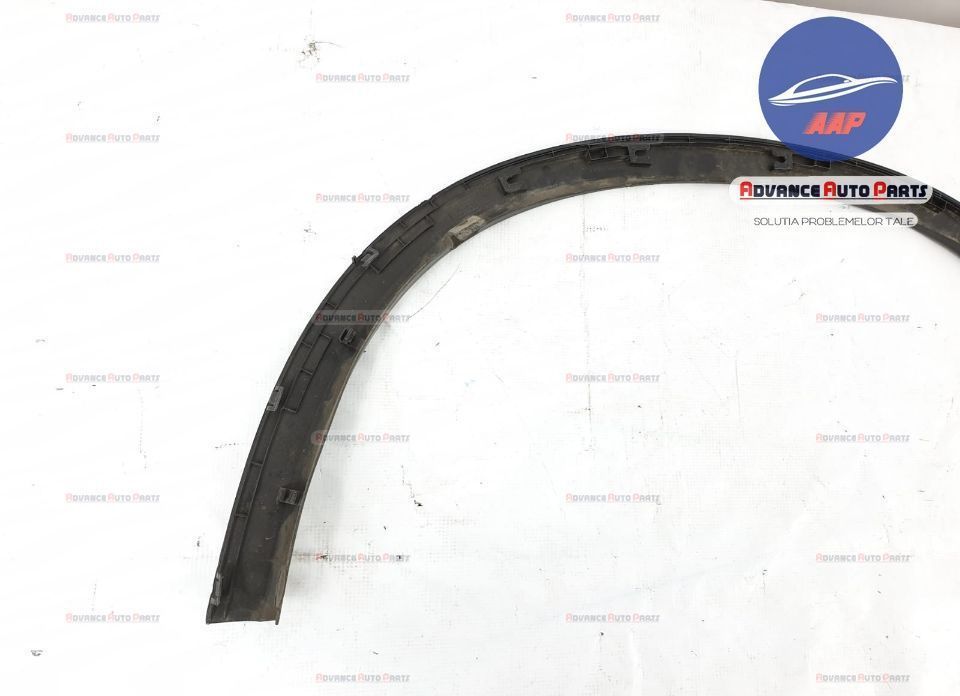 Overfender bandou ornament aripa dreapta fata original in stare buna.