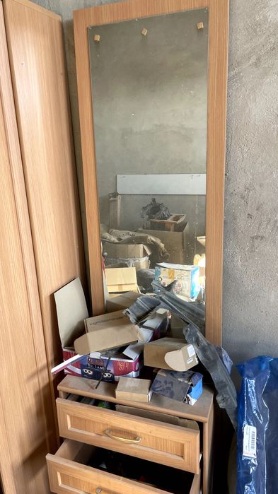 Шкаф, большой и со зеркалом