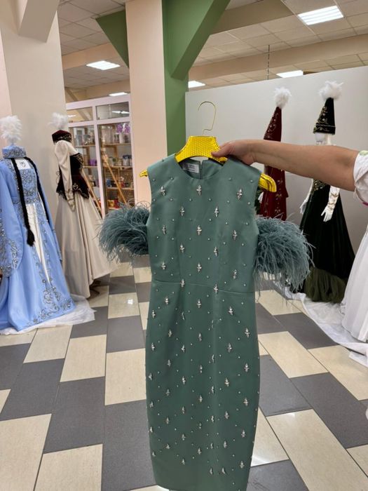 Платья вечерние на продажу