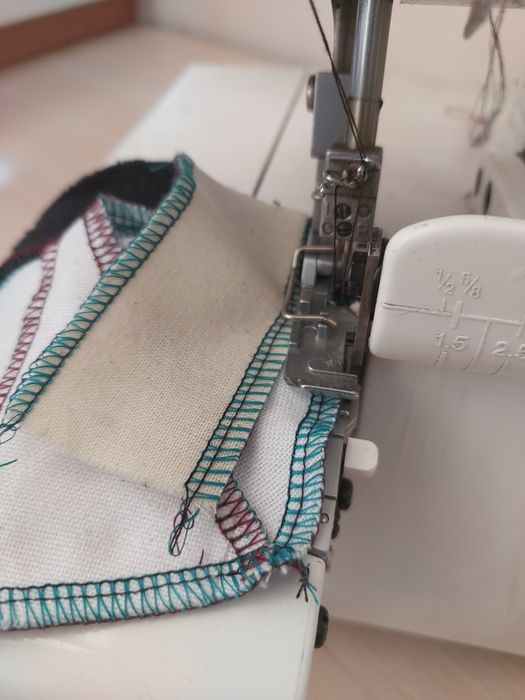 Оверлог Bernina 700D