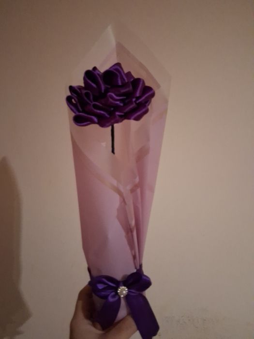 Aranjamente florale din satin