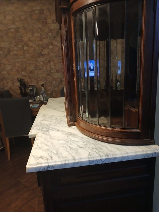 Dulap-vitrină  deosebit