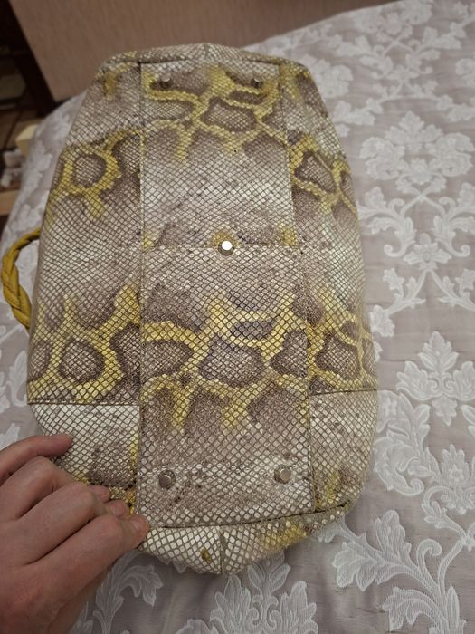 Продам кожаную сумку  под питона