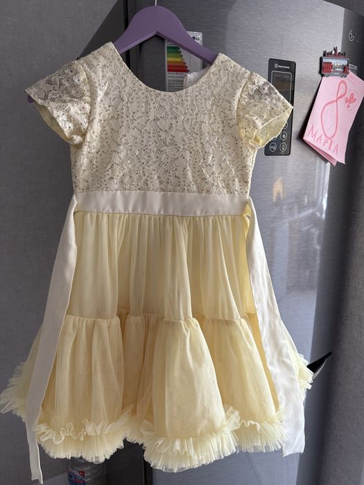 Платья празничные