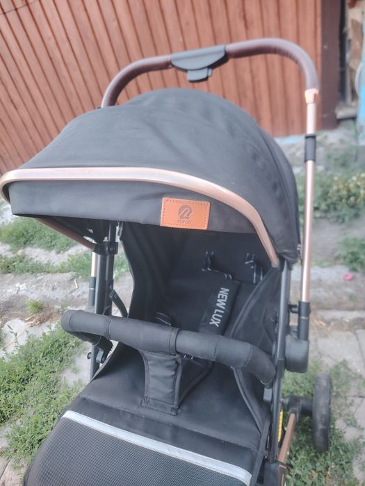 Хорошая коляска NEW LUX для прогулок.