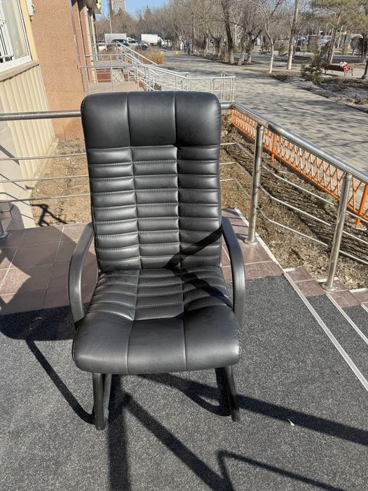 Кресло кожанное для офиса