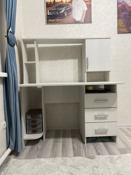 Продам компьютерный стол