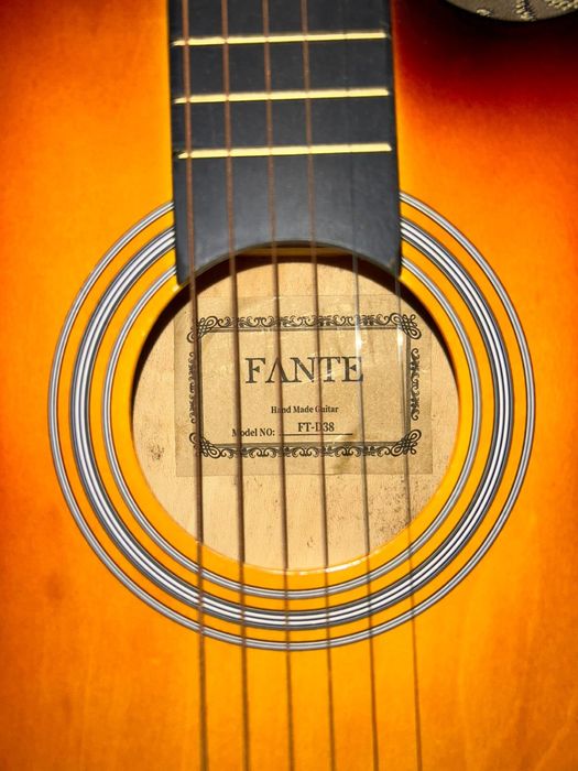 Акустическая гитара