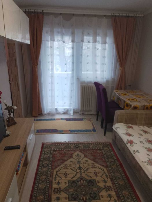 De inchiriat garsoniera.