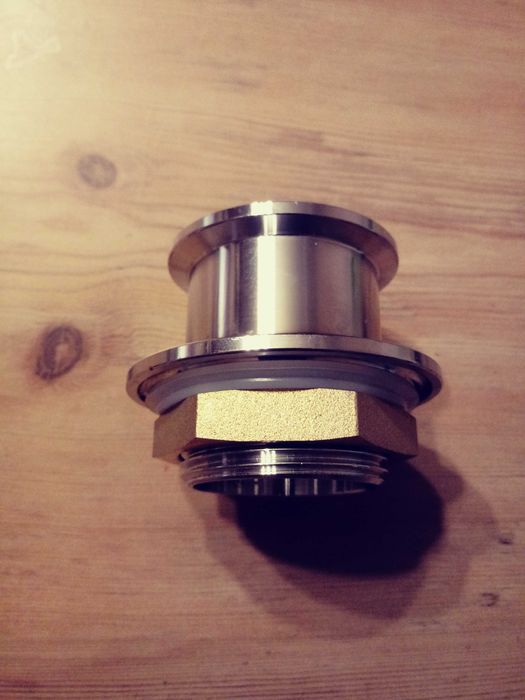 Врезка в бак  1,5"