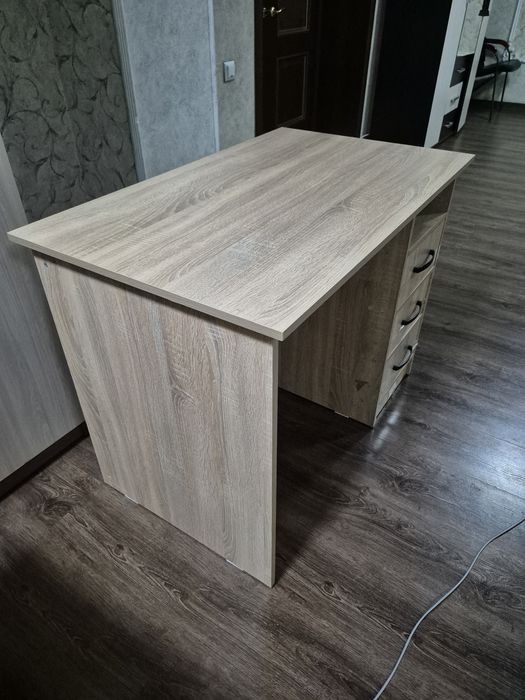 Продам рабочий стол с ящиками
