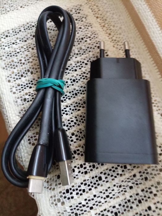 Vând încărcător original telefon, cu cablu mufa C.
