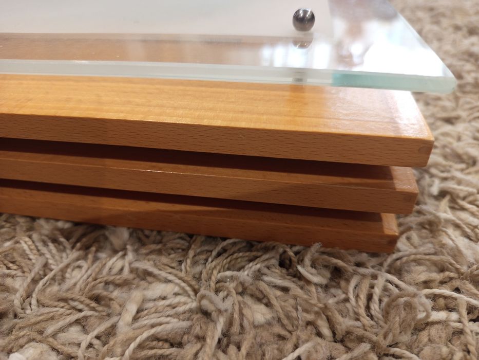 Vând plafonieră lemn masiv.