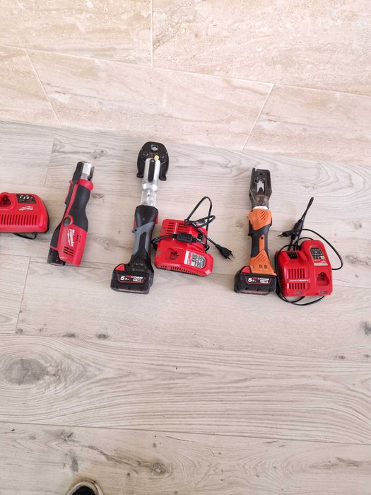 Presa de sertizat Milwaukee M12. wurth 18v