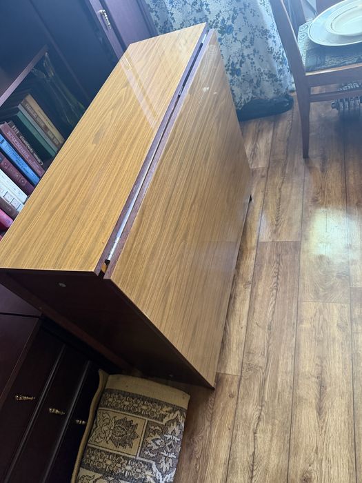 Продается Стол книжка