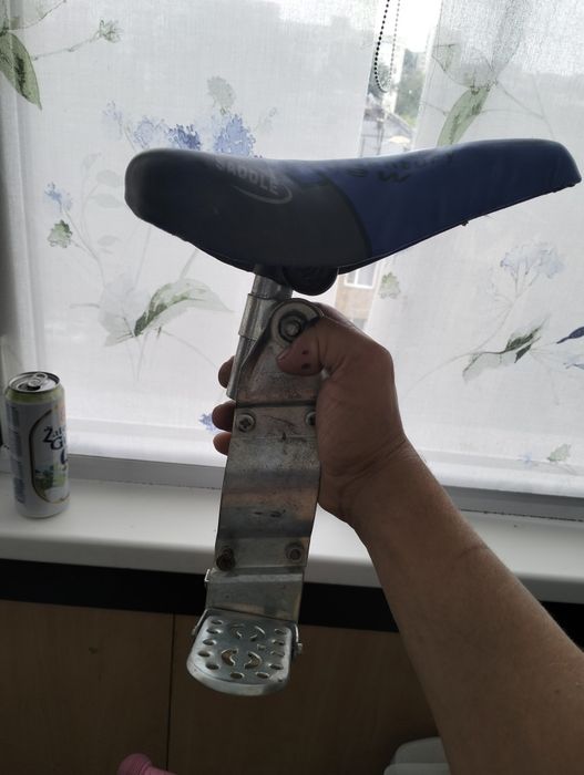 Продам седушку детскую