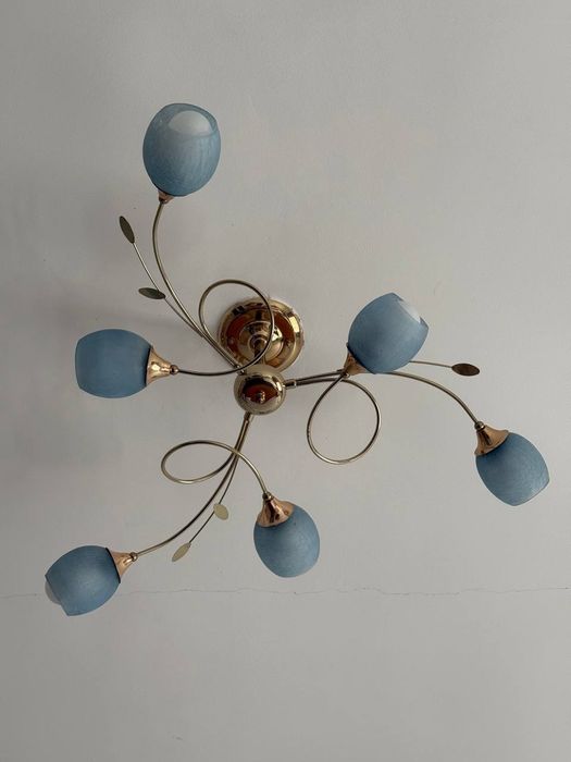 Люстра сотилади.