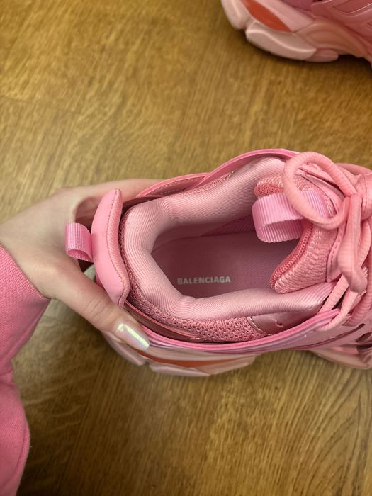 Balenciaga track 37