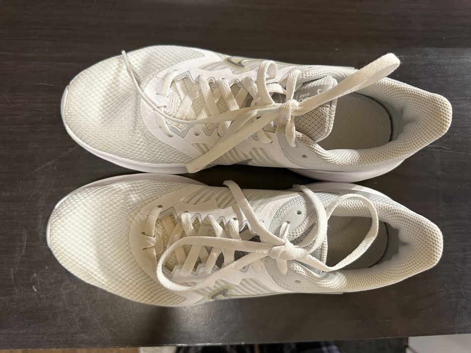 Nike downshifter 11 бели спортни маратонки