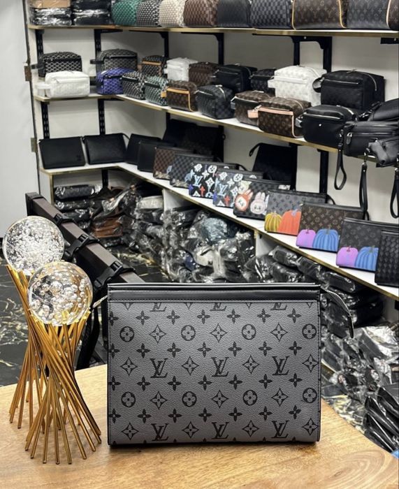 Louis Vuitton чанти / Тип Плик