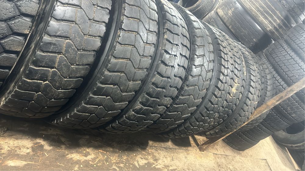 Продам б/у авто шины 12R20