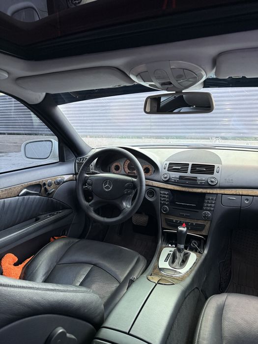 Mercedes  benz W211