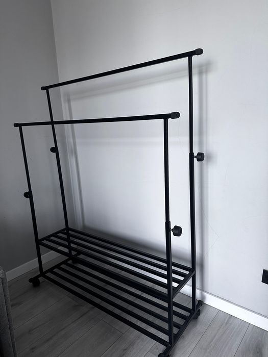 Продам вешалку напольную