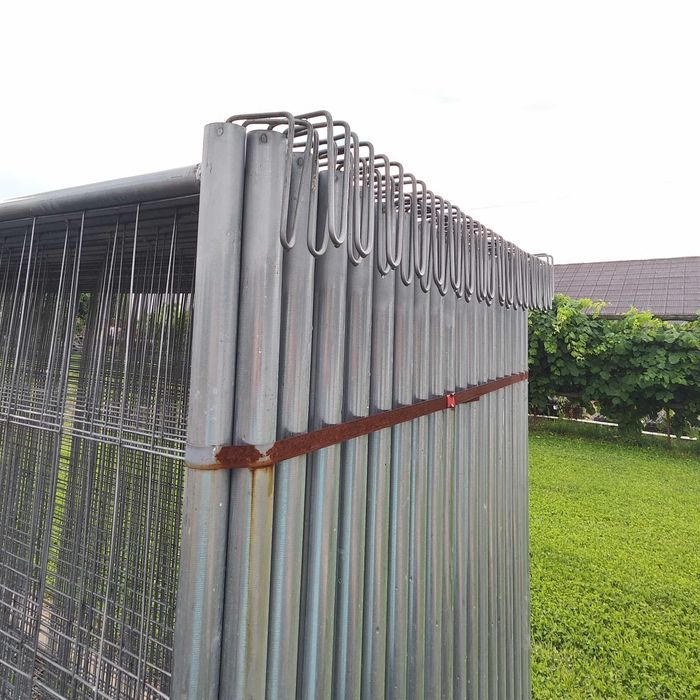 Panouri gard mobil șantier – 2m x 3,5m, cu bază din beton