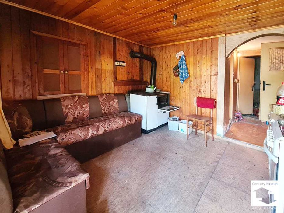 155078 Едноетажна къща с равен двор, кладенец и гараж в с. Сушица