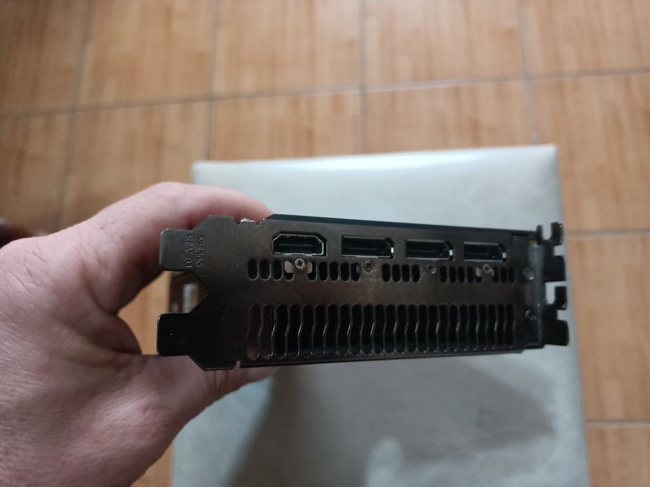 Vand placa video Vega 64 defectă