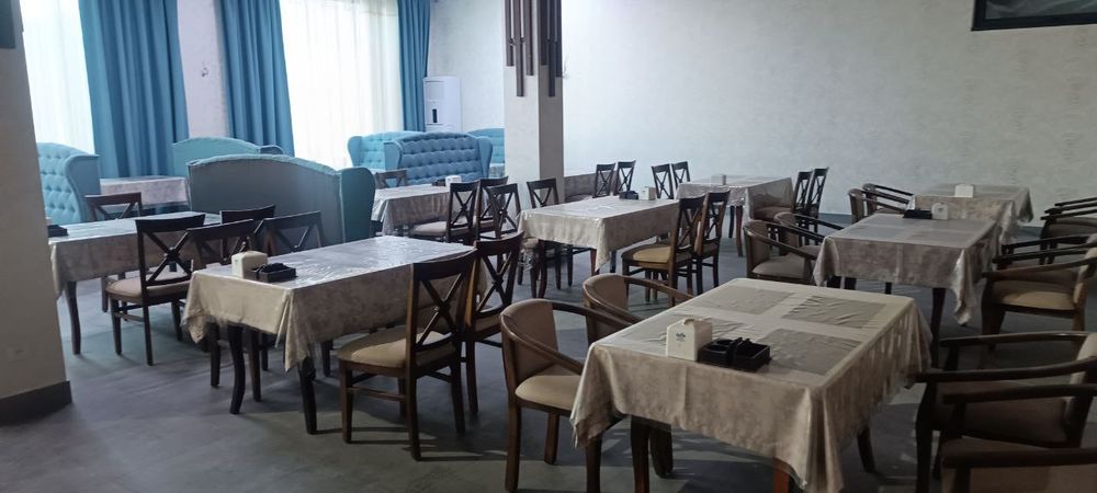 Mebel kafe uchun, stol stul yongoqdan